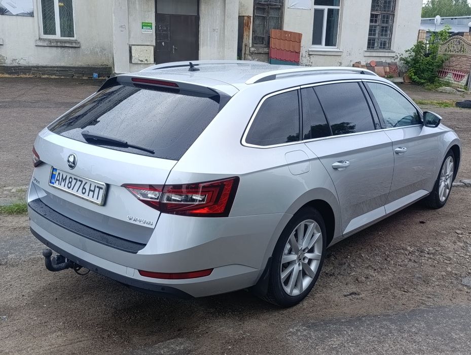 Skoda Superb 2018 року випуску.