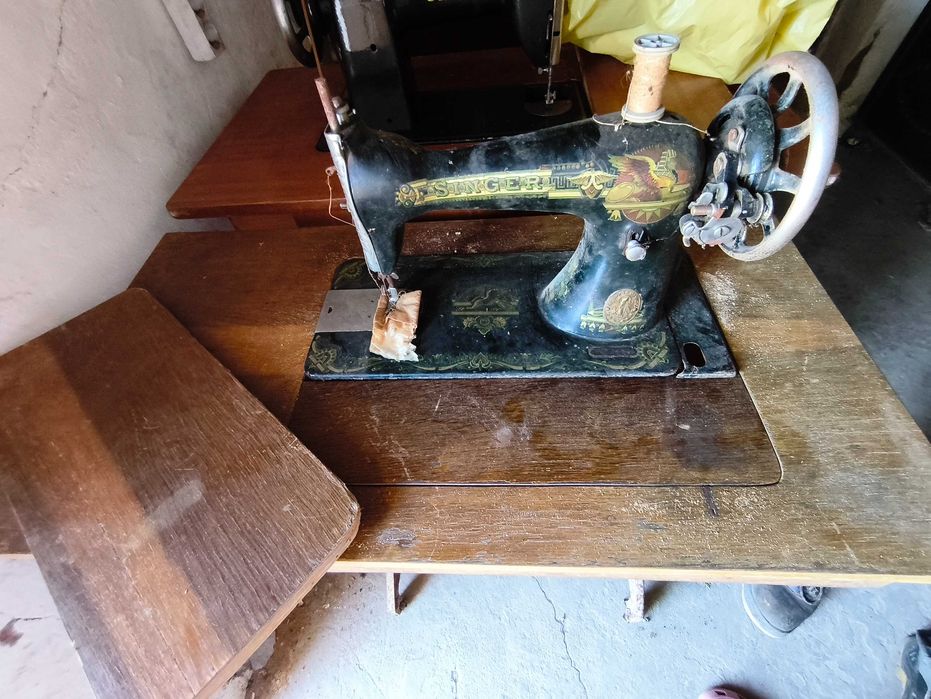 Máquinas de costura antigas Oliva e Singer
