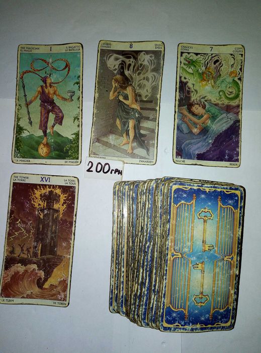 гадание ленорман  таро белых и чёрных кошек манара ведьм и т.д.