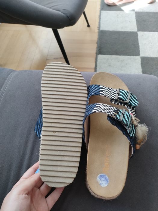 Klapki z grubą podeszwą