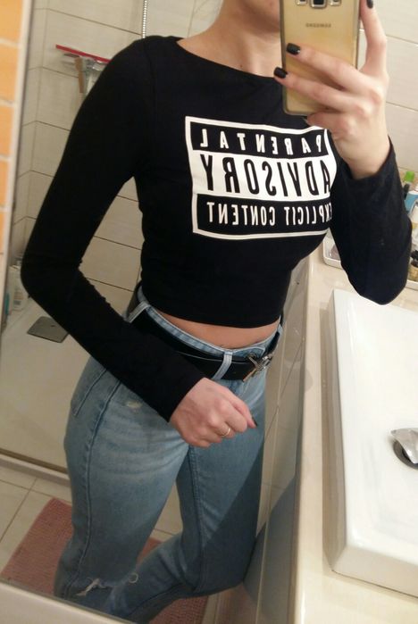 Czarny crop top h&m parental advisory