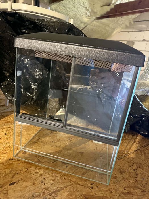 Terrarium 25x30x35 z pokrywą i oprawą na żarówkę