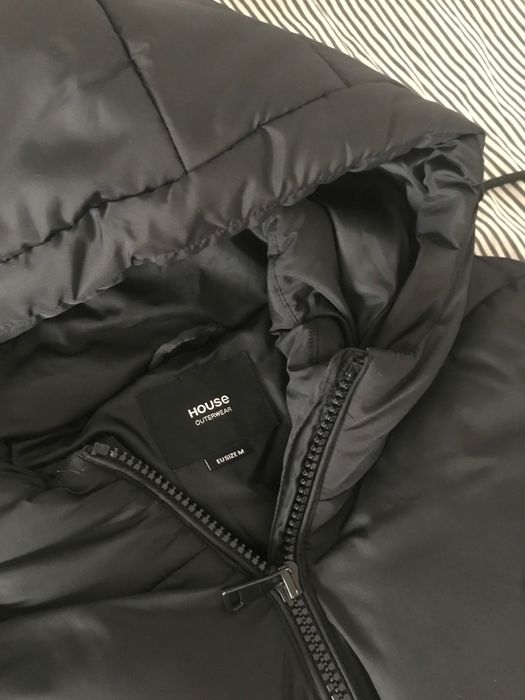 Płaszcz/ kurtka zimowa damski pikowany z kapturem House M czarny