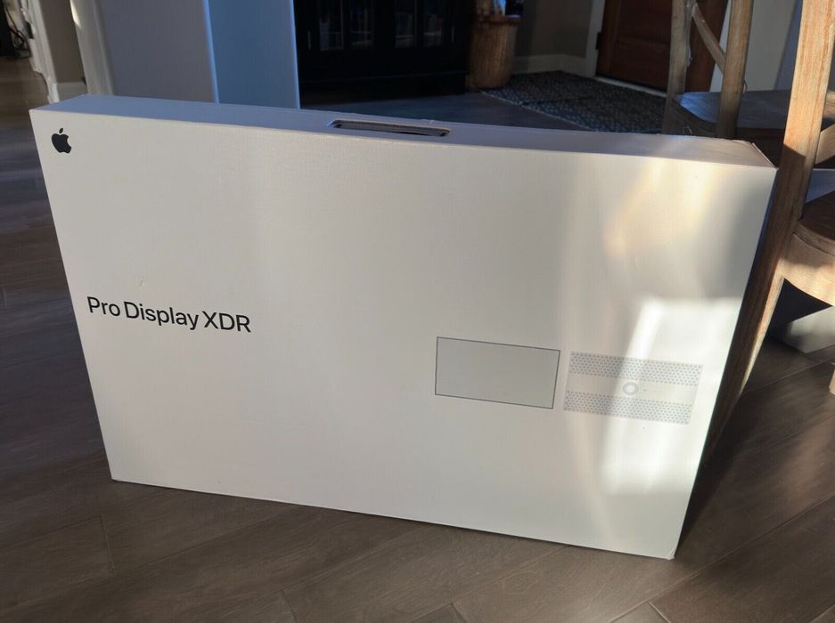 Apple Pro Display XDR + Apple Pro Display Vesa Mount