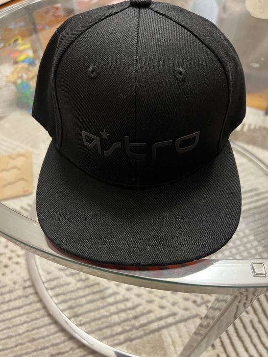 Czapka z daszkiem Astro