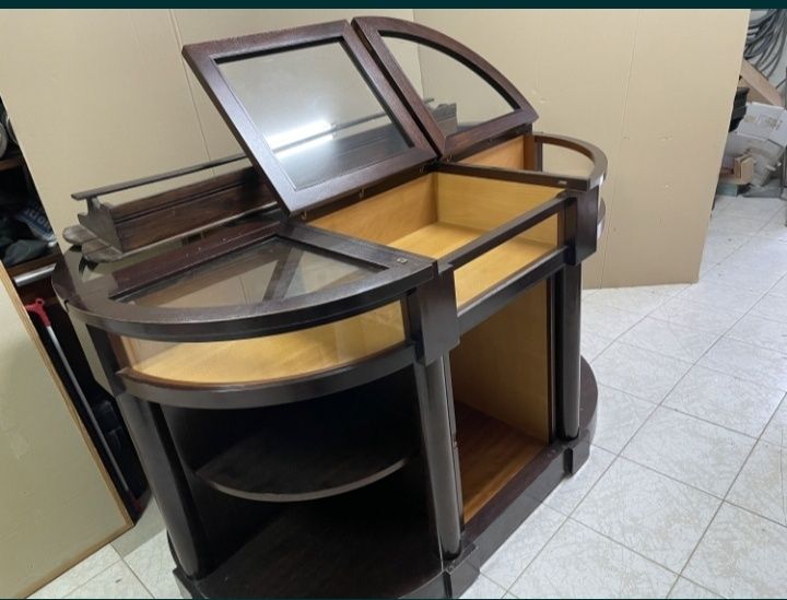 Magnífica Vitrine Expositor com Excelente Acabamento Desenho Exclusivo