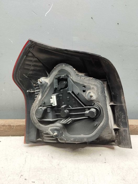 Lampa Prawy Tył Prawa Tylna Toyota Corolla E12 5D HB