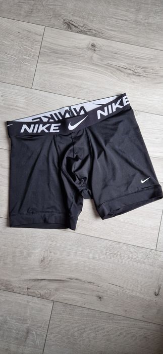 Nike spodenki bokserki sportowe czarne.