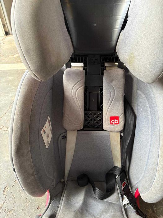 Cadeira GB Everna-Fix  Isofix dos 9 meses às 12 anos.