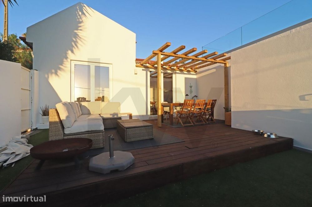 Moradia Térrea com muito charme e espaço exterior no Bairro do Caramão