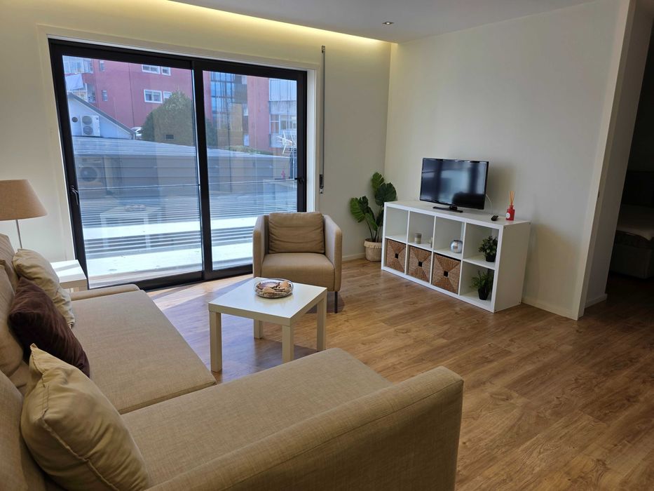 Arrendamento Apartamento em rua do Tenente Valadim - Ao lado Metro de Francos