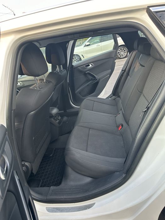 Peugeot 508 панорамний дах