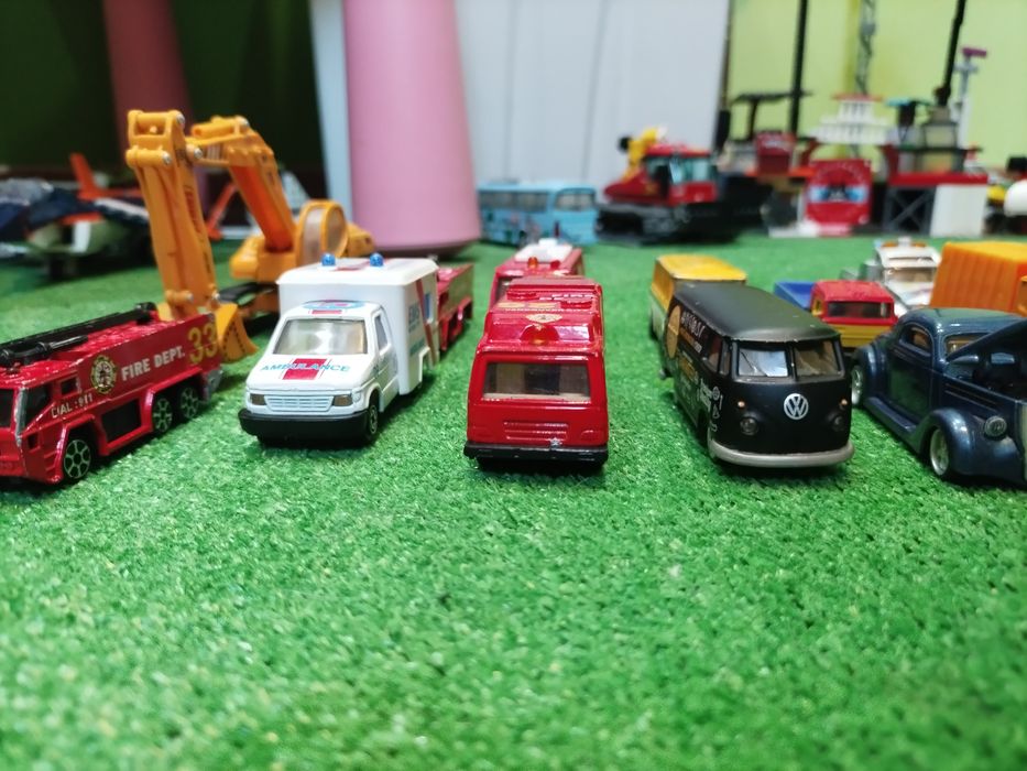 Продам маленькі модельки машинок