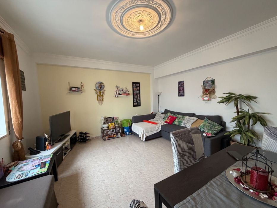 Apartamento T2 com Varanda Carregado