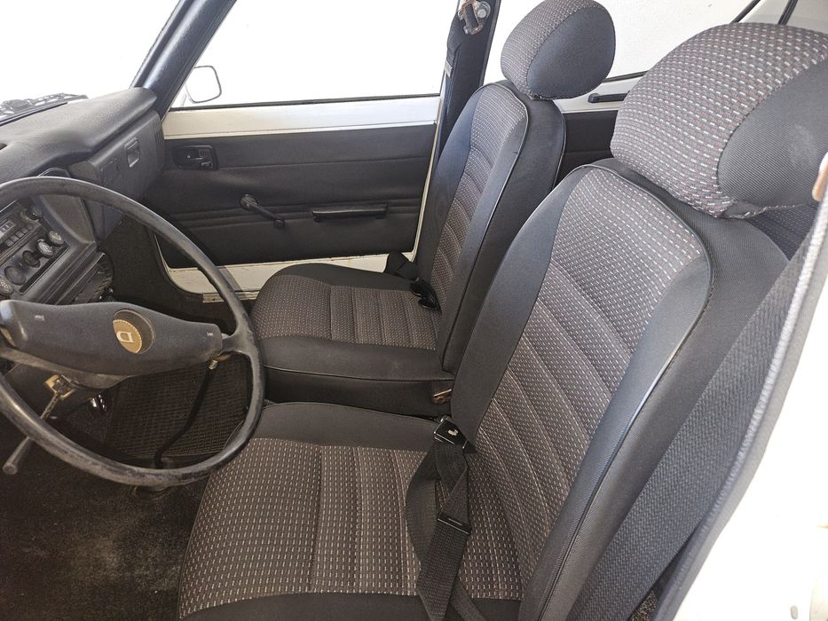 Carro clássico Datsun 100A  1976