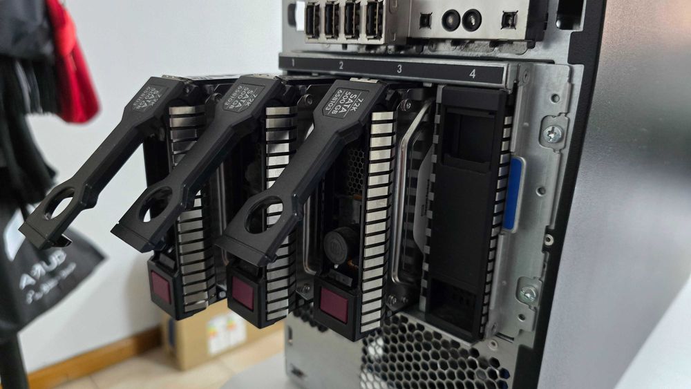Servidor HP ML310 Gen8 v2