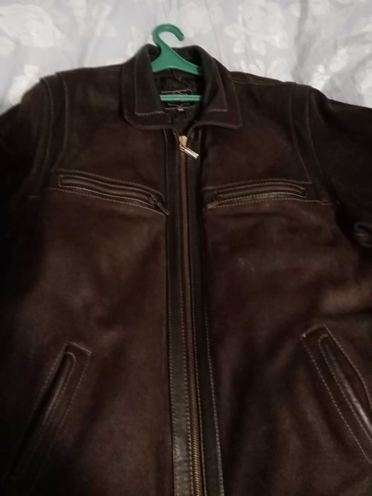 Продається шкіряна чоловіча  куртка в гарному стані