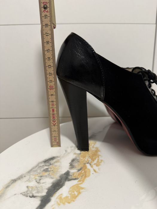Buty damskie na obcasie, czarne