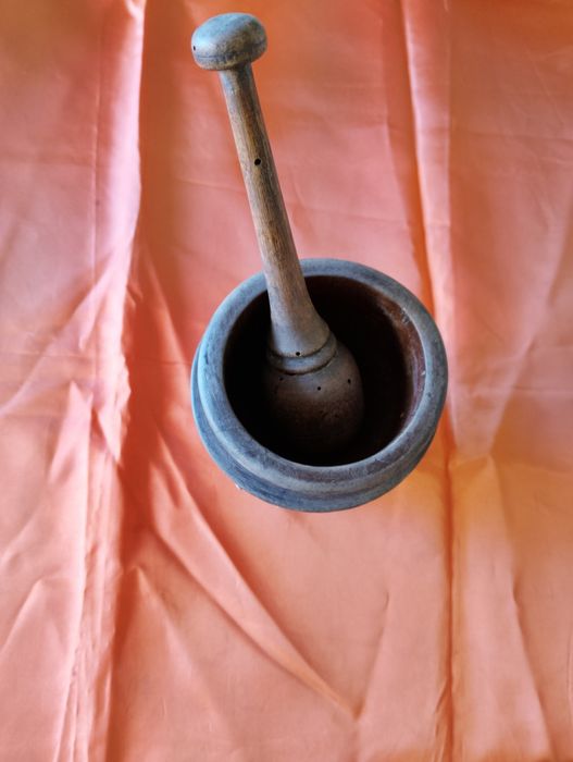 Almofariz e pilão em madeira antigo