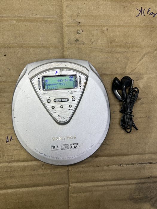 Продам CD/Mp3 Плеера Под Ремонт или На ЗАПЧАСТИ