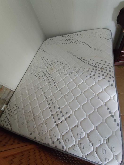 colchão de casal  + Trado