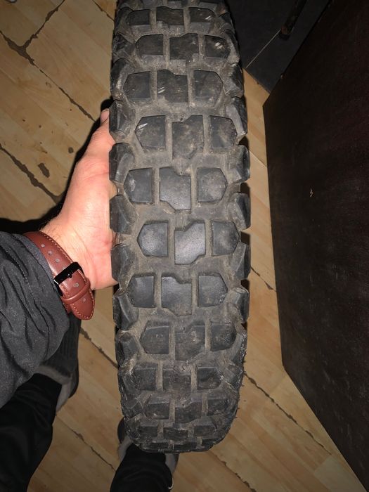 Vendo capacete LS2 com óculos e também dois pneus de mota