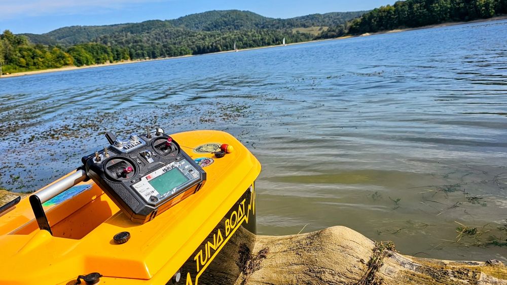 Łódka zanętowa Dominator Tunaboat