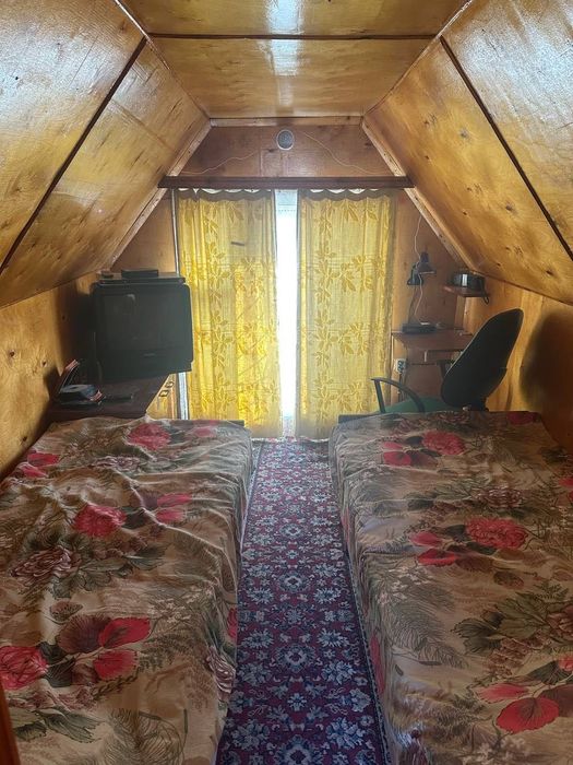 Дачний будинок с земельною ділянкою