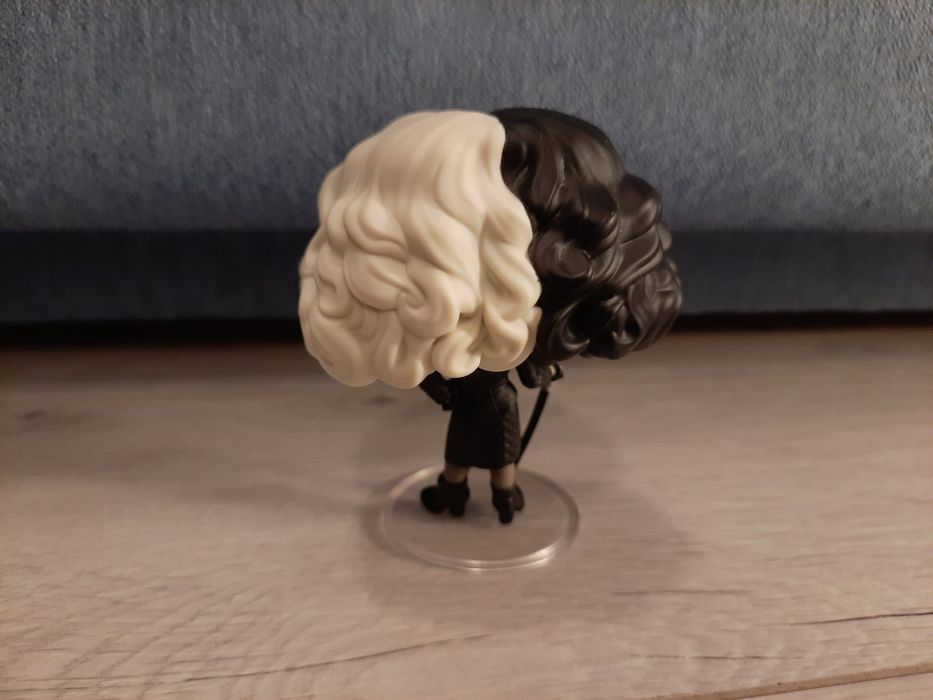 Cruella making art 1038 funko pop disney figurka