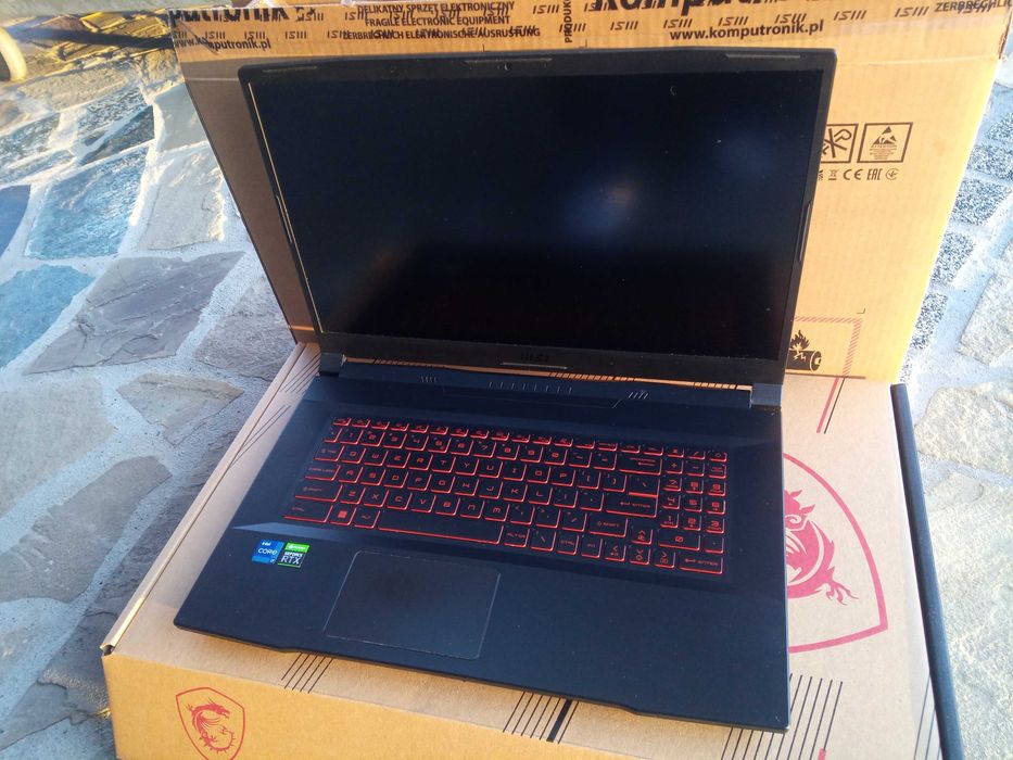 Laptop MSI Katana GF76 z pakietem graficznym Adobe CS6 licencja wieczysta