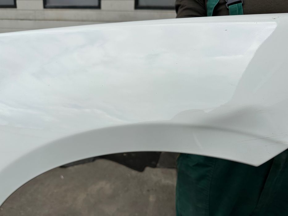 Mercedes B klasa W245 Błotnik przedni prawy biały lakier 650