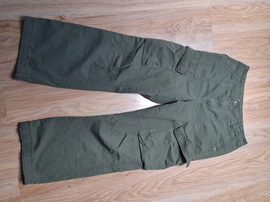 Zielone spodnie cargo Bershka, rozm. 36