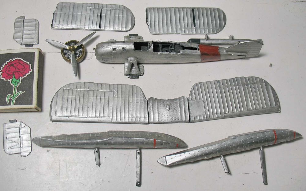 Продам остатки конструкторов, игрушки, модели кораблей, самолетов