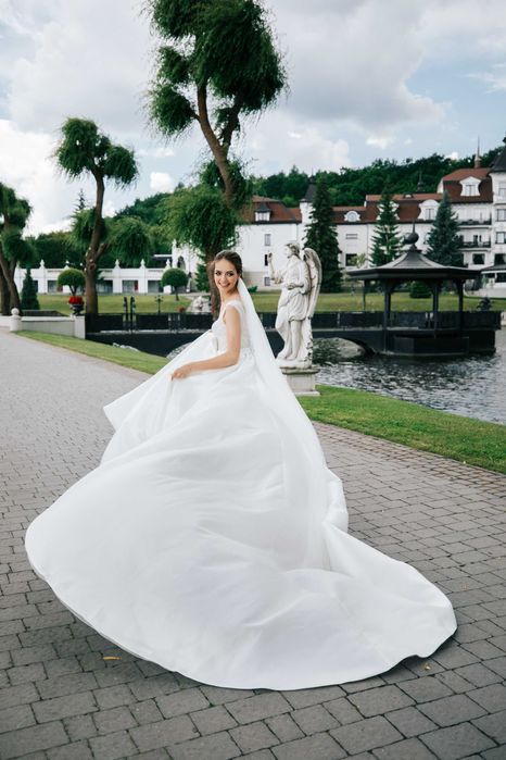 Продам весільну сукню в ідеальному стані