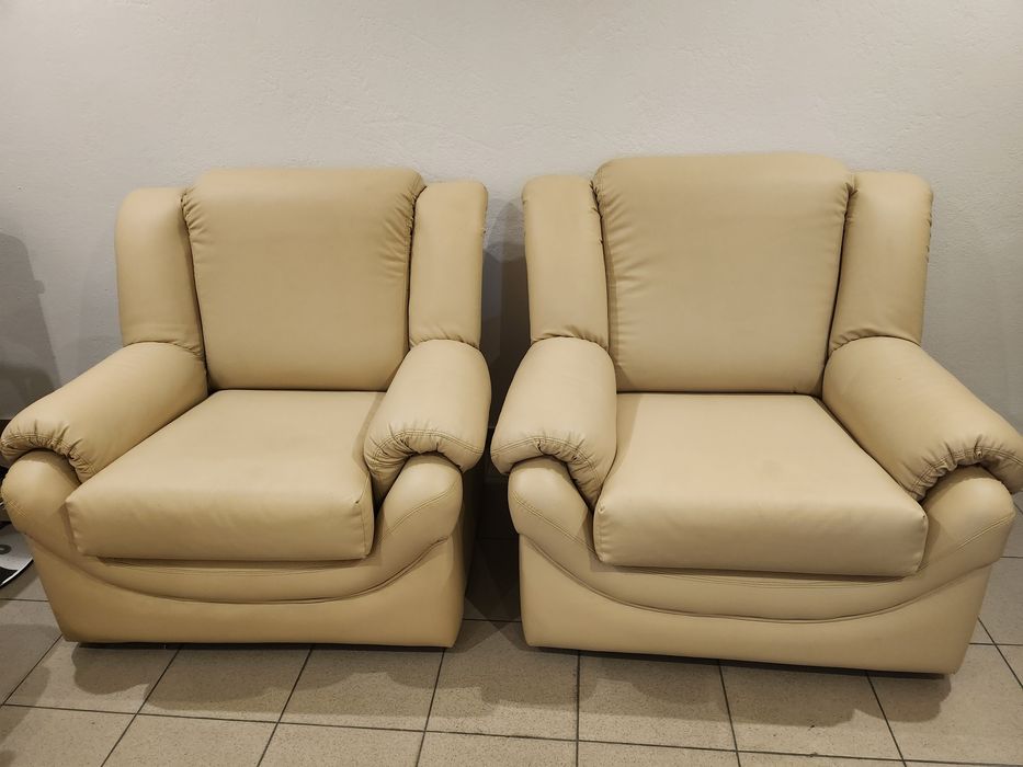 Sofás individuais em polipele