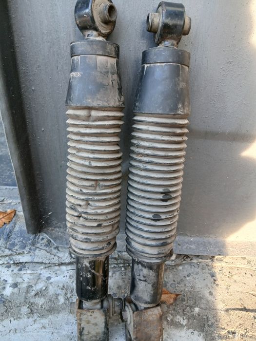 Продам задние стойки Елантра 2015 цена за пару