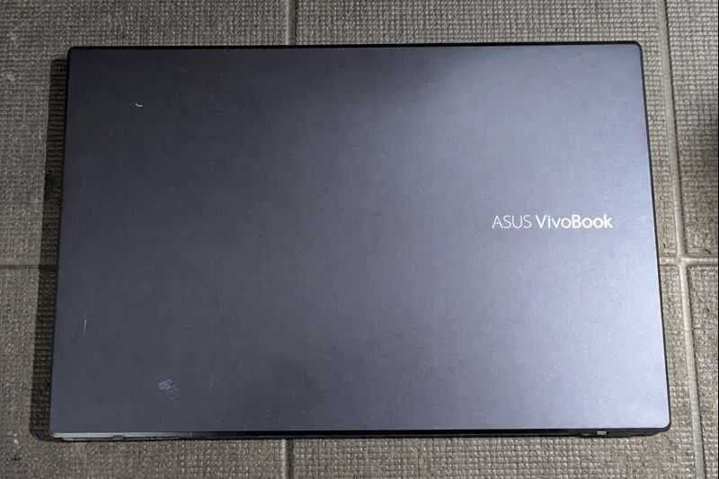 ASUS VivoBook F571L (20GB RAM / Bateria nova / Display 144Hz)