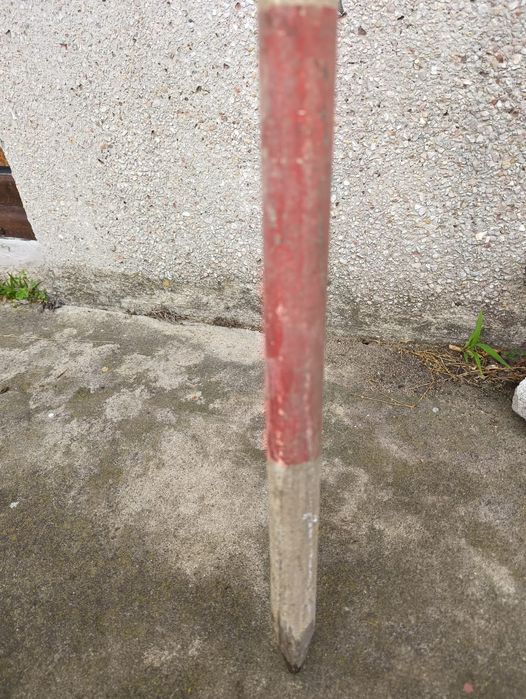 Tyczka geodezyjna stara