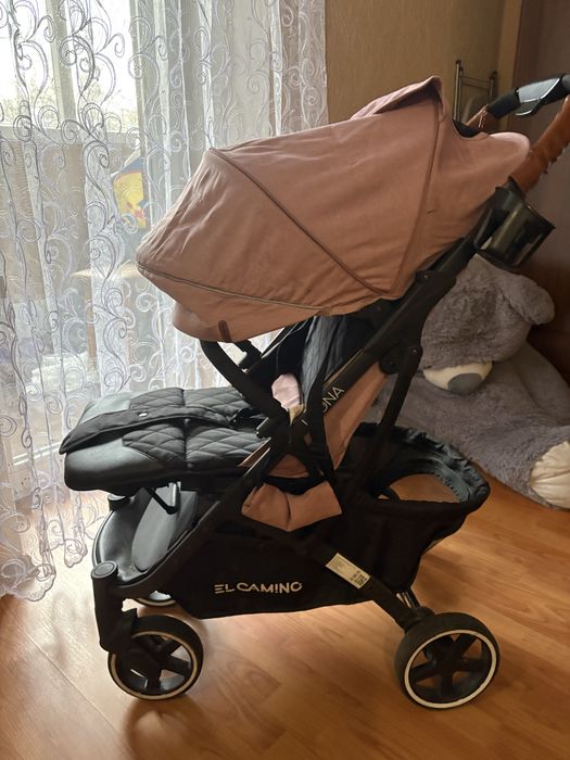 Коляска для дівчинки