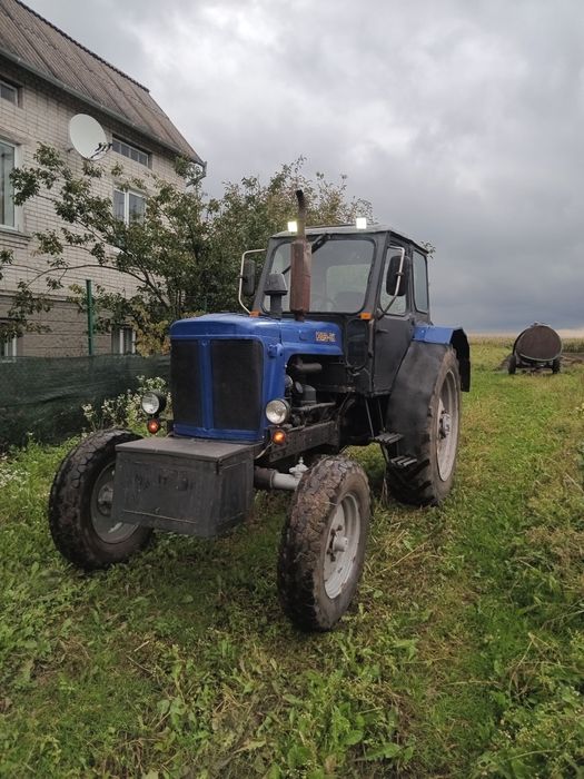 Трактор ЮМЗ-6АЛ на стартері та дозаторі