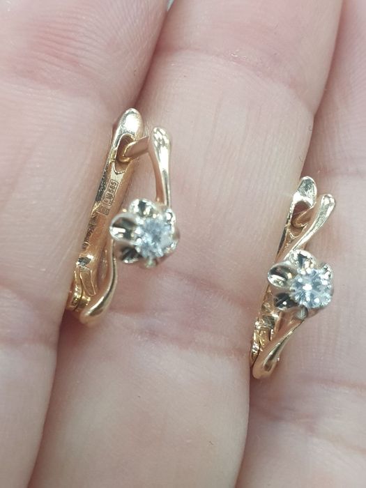 Золотые серьги с бриллиантами