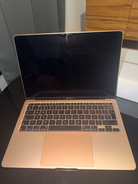 MacBook Air 13" (2020) | Intel i3 / 8GB RAM / 256GB SSD | Złoty (Gold) | Box