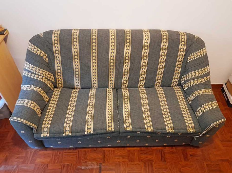 Sofá Cama Tecido Verde Amarelo + 2 Capas + 2 Almofadas
