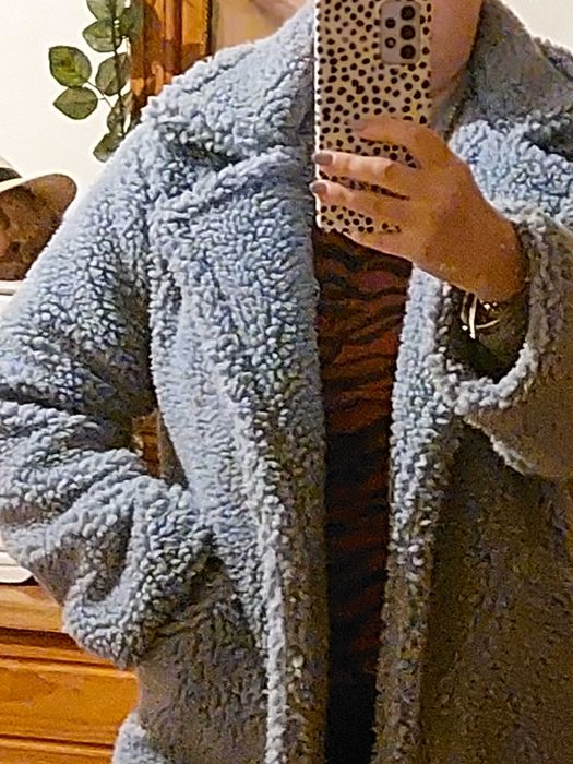 Sobretudo teddy azul claro