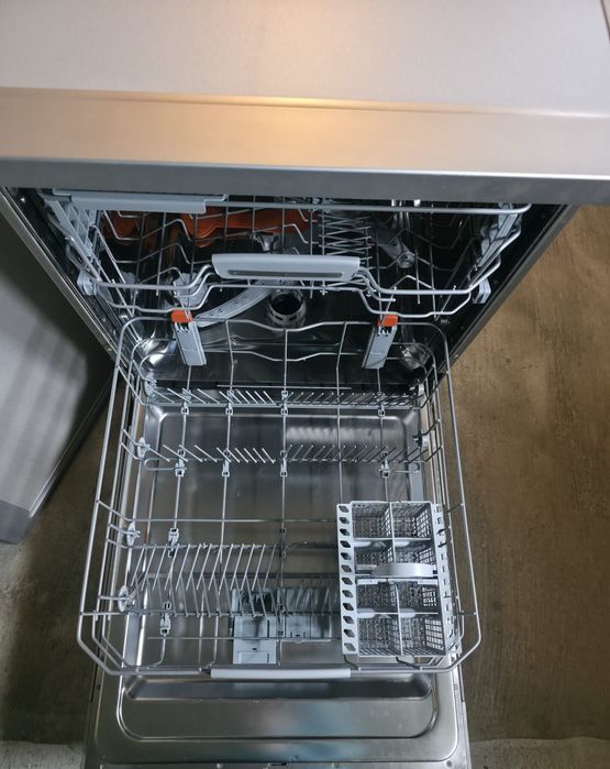 Hotpoint Ariston máquina lavar loiça
Modelo: HFO 3032 W C X