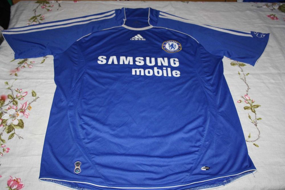 koszulki pilkarskie Chelsea i Manchester