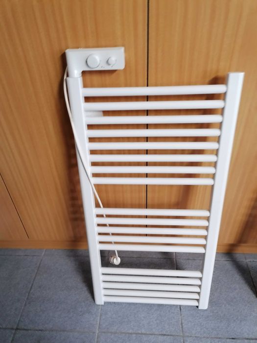 Toalheiros eléctricos praticamente novos