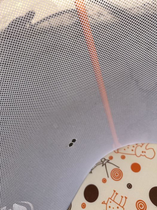 Компактний дитячий батут з сіткою манеж