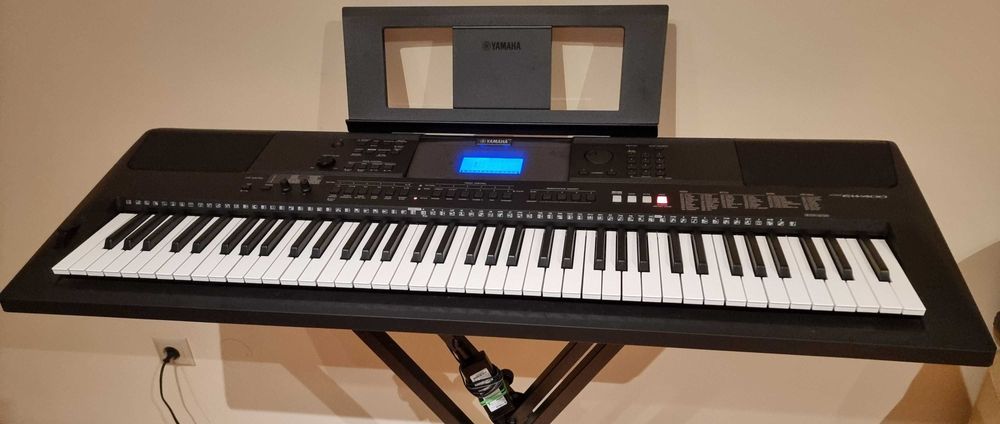 Teclado musical Yamaha PSR EW400