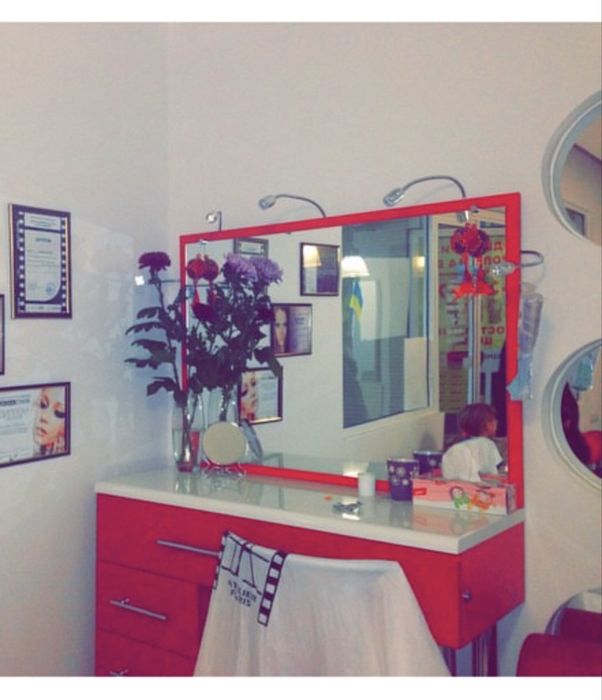 Стол для визажиста, бровиста